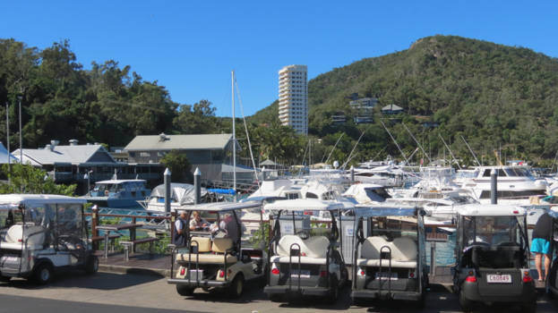 Australië - p plaats voor golfkarretjes op hamilton island