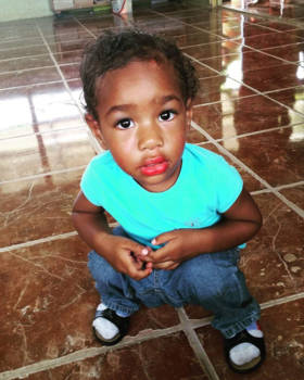 Fiji - Curious fijian girl