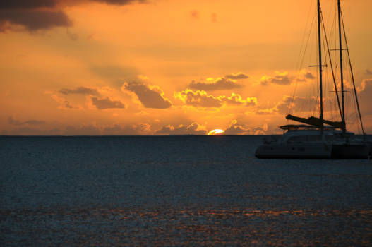 Frans-Polynesië - Zonsondergang op Raiatea