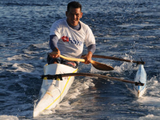 Frans-Polynesië - Kanoer op Rangiroa